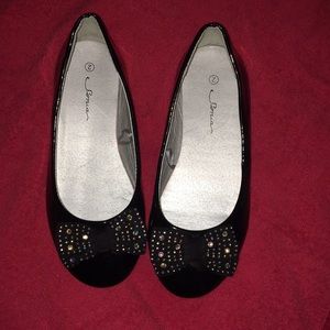 Girls dress shoe; beautiful jeweled bow